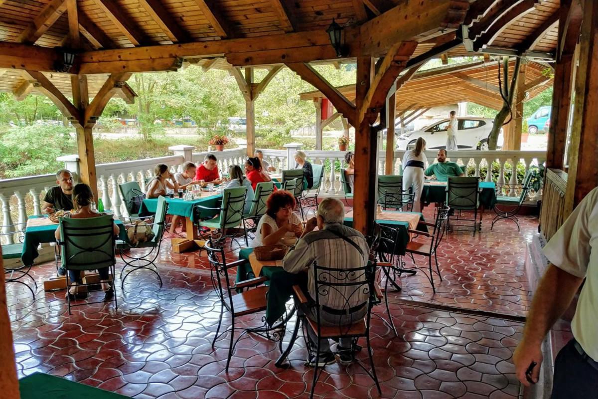 Restoran Filipovic Hotel Nova Varoš Buitenkant foto