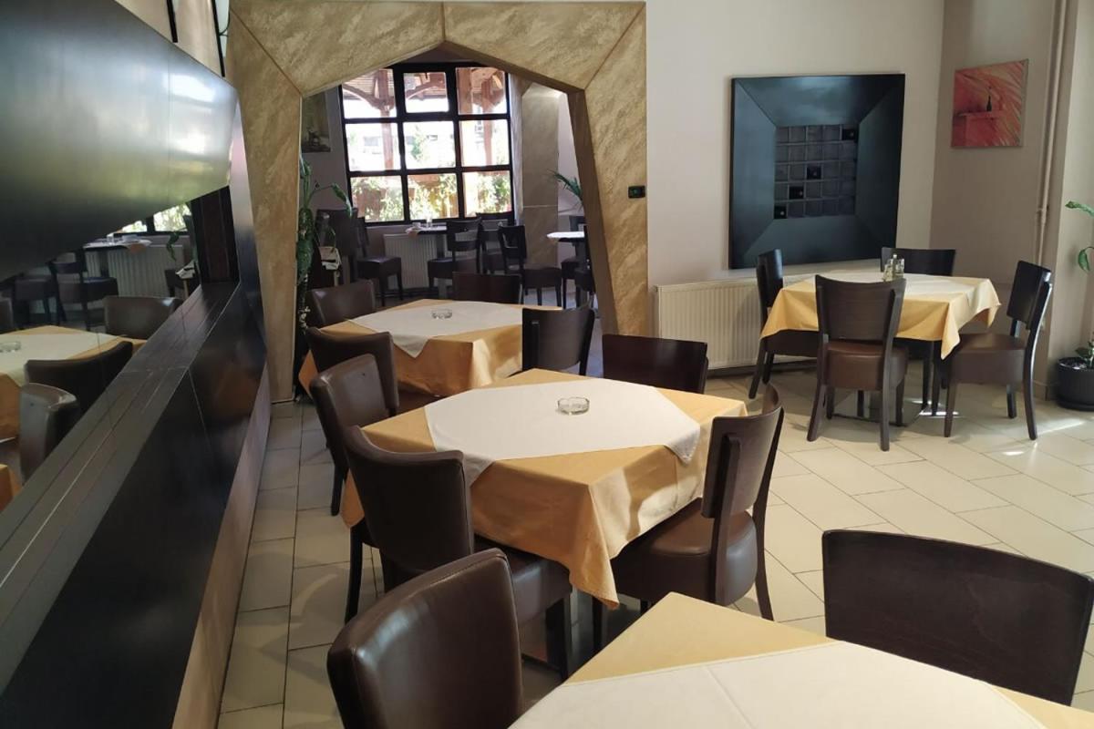Restoran Filipovic Hotel Nova Varoš Buitenkant foto