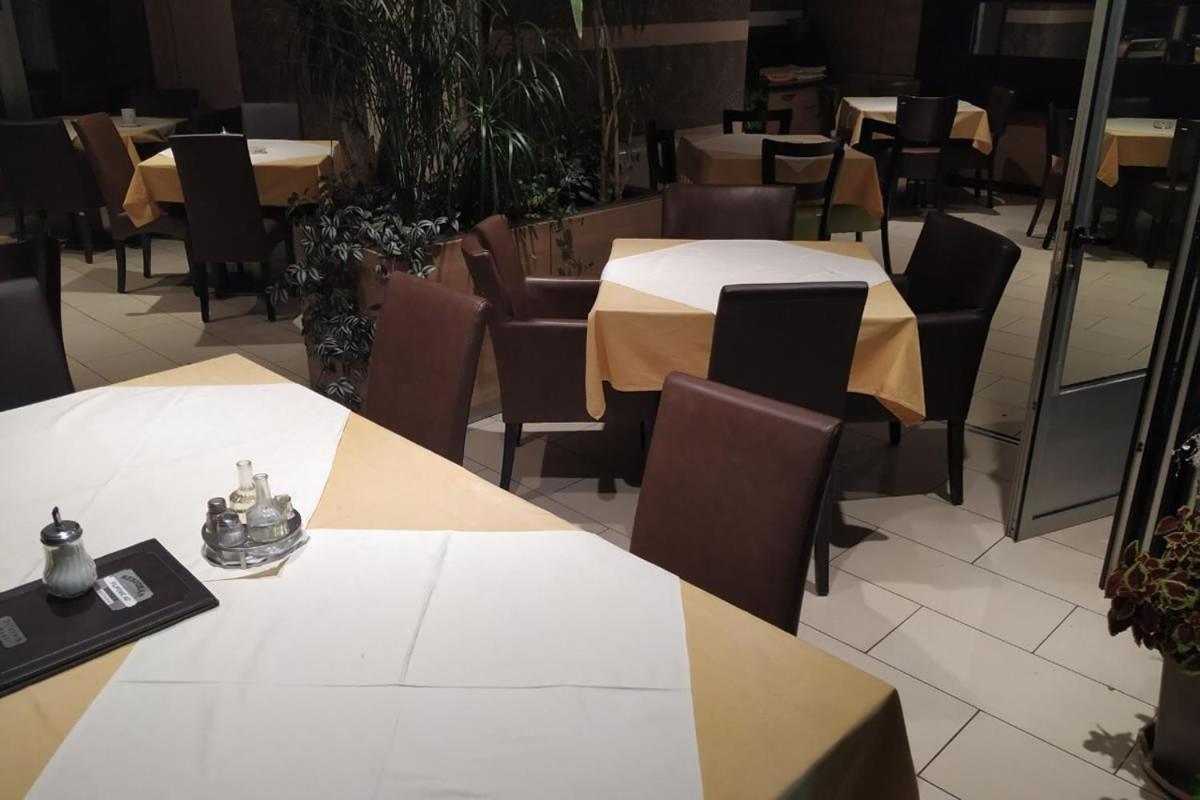 Restoran Filipovic Hotel Nova Varoš Buitenkant foto