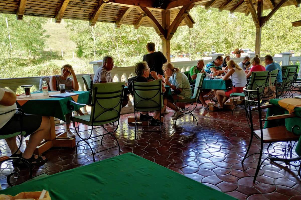 Restoran Filipovic Hotel Nova Varoš Buitenkant foto