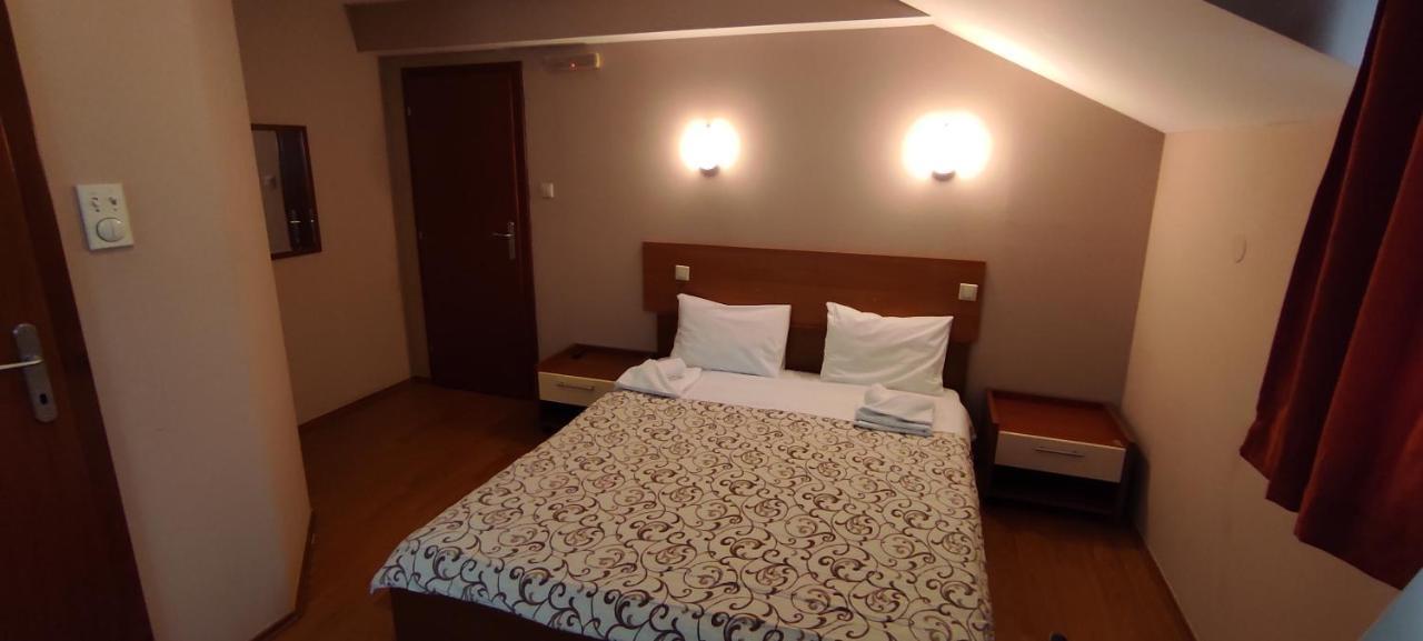 Restoran Filipovic Hotel Nova Varoš Buitenkant foto