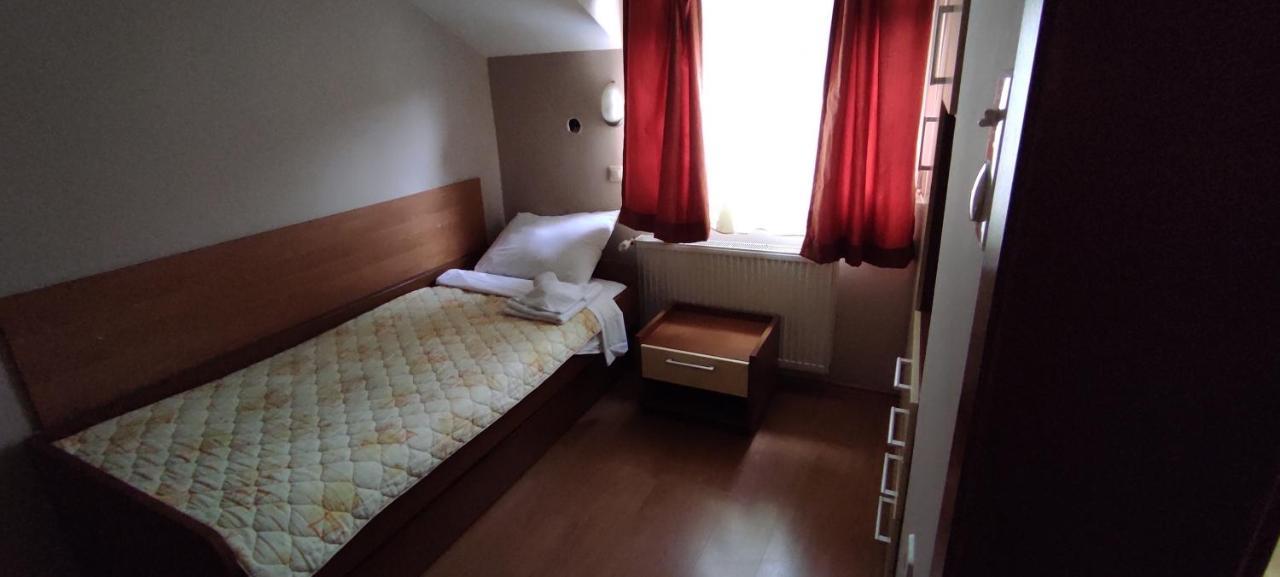 Restoran Filipovic Hotel Nova Varoš Buitenkant foto